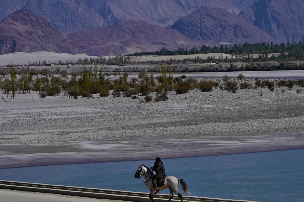 Hotel Mountain Lodge Skardu Luaran gambar